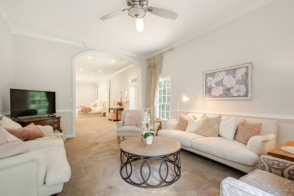Top performing Airbnb: Vintage-Chic Garden Apartment (The Walnut Suite) in Marietta