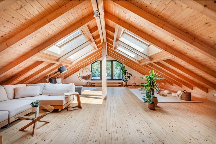 Invita® 240 sqm Penthouse Black Forest | Wooden gallery