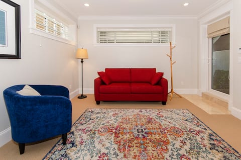 Popular Airbnb listing: Modern 1BR suite in Cambie Village-Mt. Pleasant in Riley Park