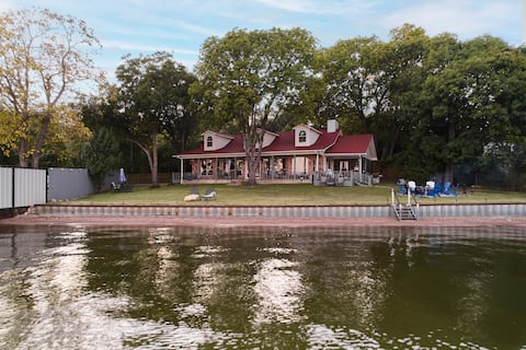 Lakefront Hideaway -Dock - Fire Pit - Pet-Friendly