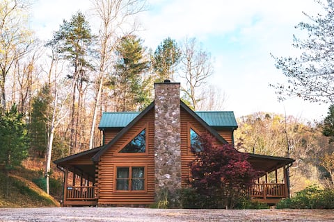 5br Log Cabin • Hot Tub, Game Room, Yard, Firepit!