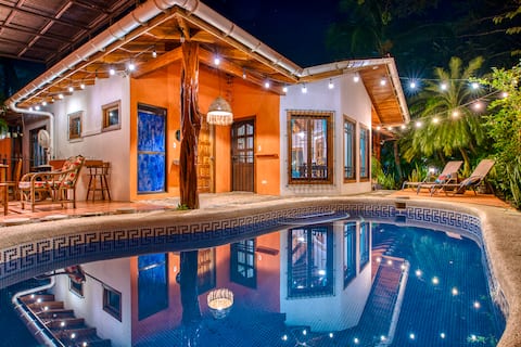 Tropical Pool Oasis Steps From Beach, Shops, Cafès