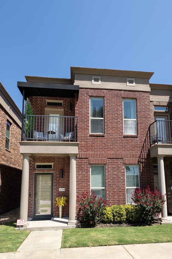 Luxury Townhouse In The Rose District - Broken Arrow, OK