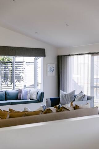 OCEAN – the heart of Blueys Beach, Pacific Palms gallery image 3