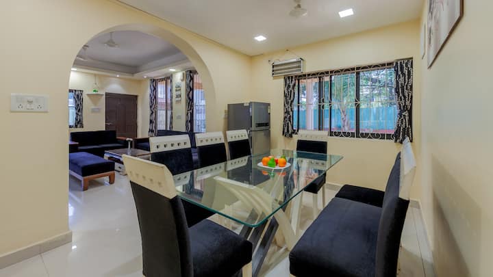 Dining area image 1