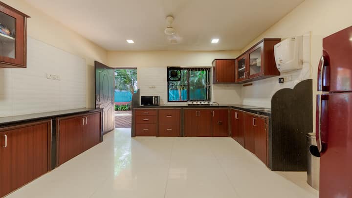 Full kitchen image 1