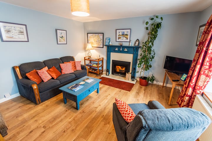 Overlooking The Harbour In Killybegs, Seawinds B&b - Ireland