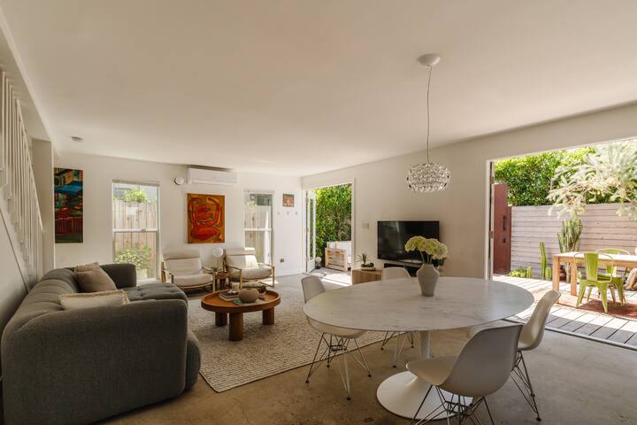 Luxe Venice Beach retreat Steps from the Beach