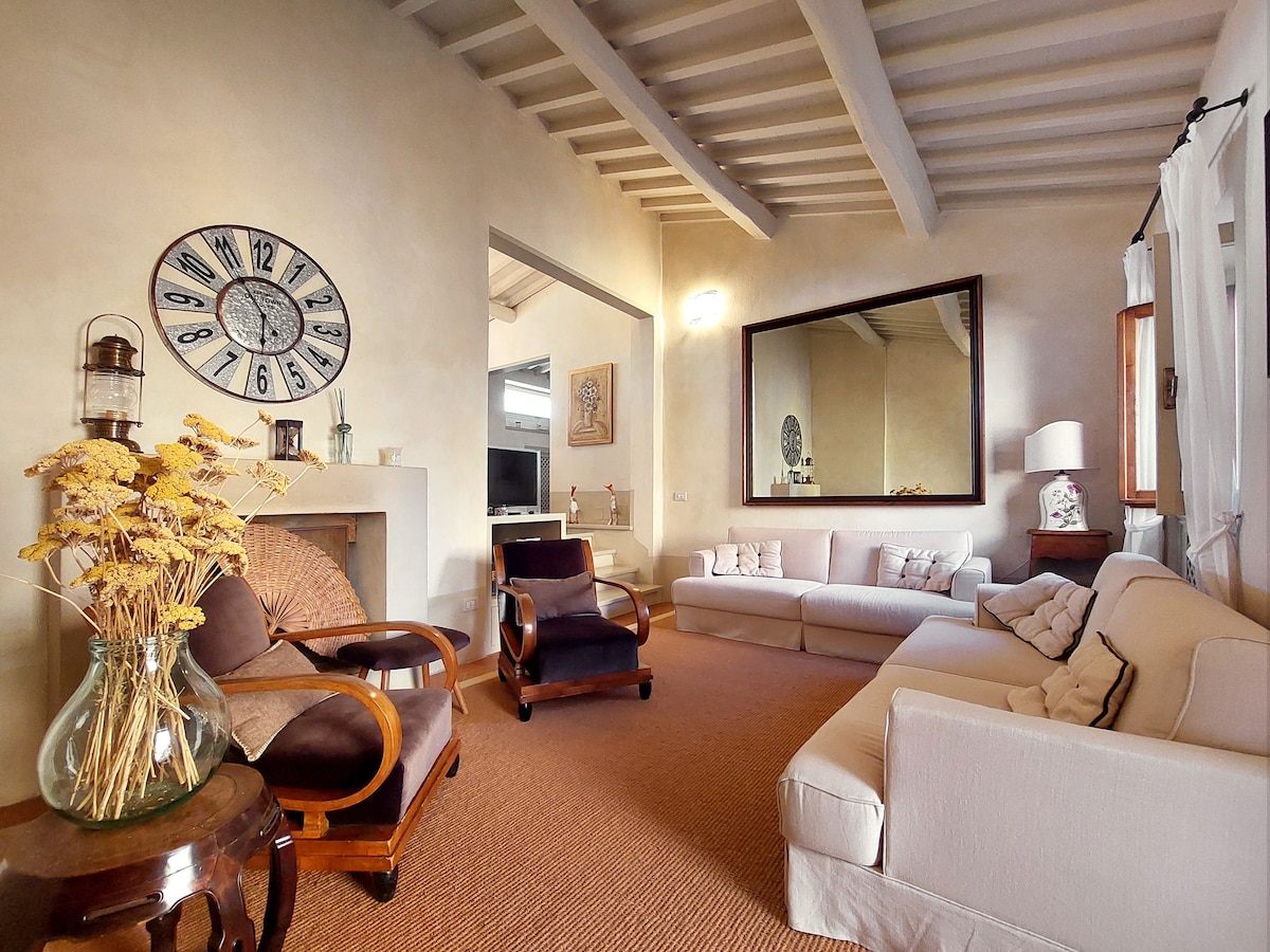 Top Airbnb: CASA DI CARLA spacious apartment in Chianti a Montespertoli