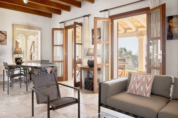 villa for 8, seaside, pool, views + casita for 2 gallery image 3