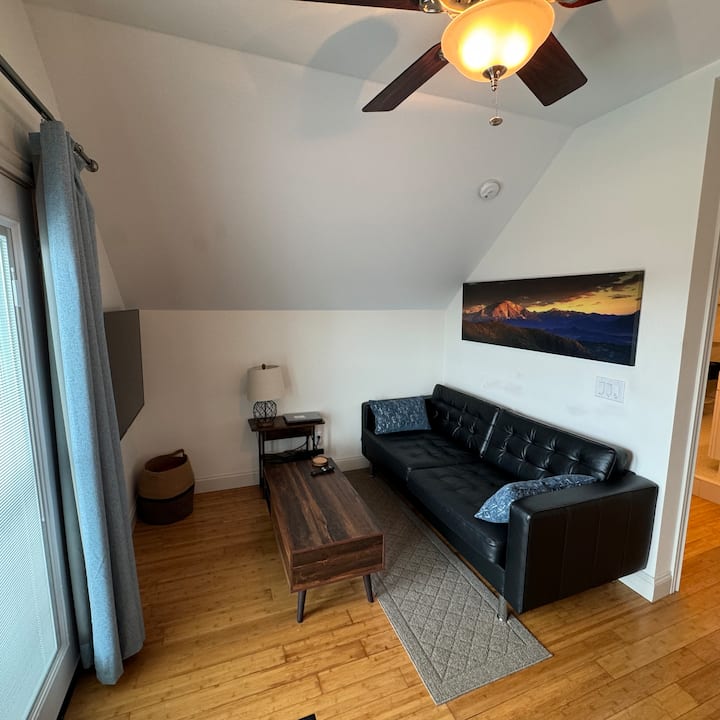 Loft Apt Near Historic Walnut St - Stairs Required - Springfield, MO