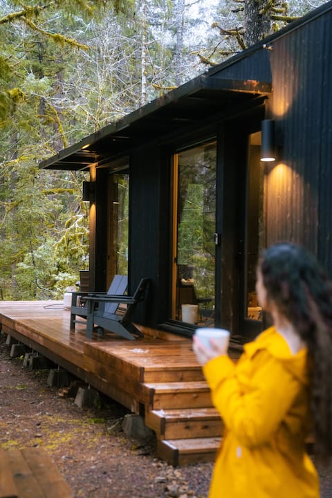 LUXE McKenzie River Tiny Haus | Whitewater Views!