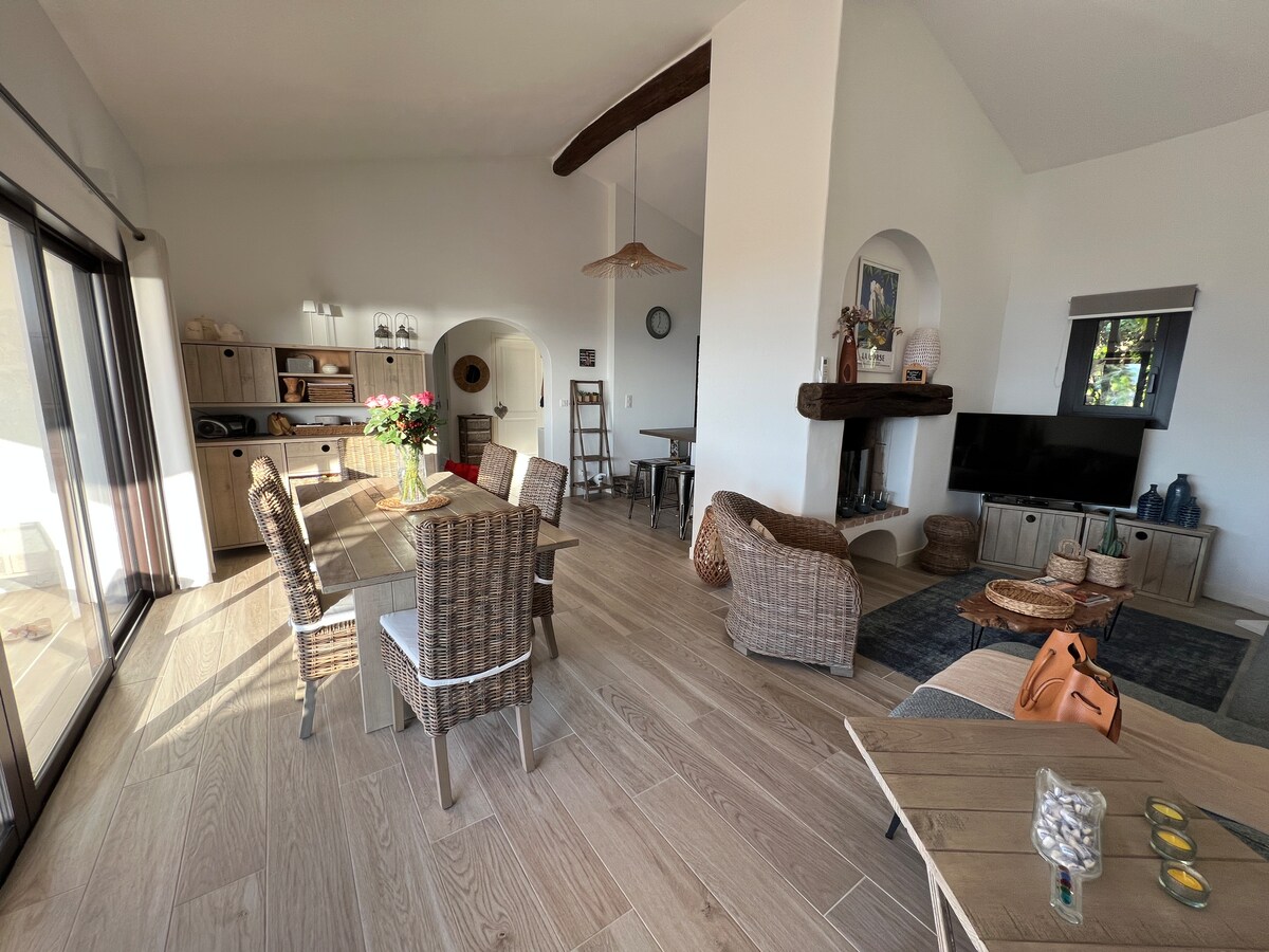 Top Airbnb: Panoramic sea view villa, swimming pool and walking distance to the beach à Pietrosella