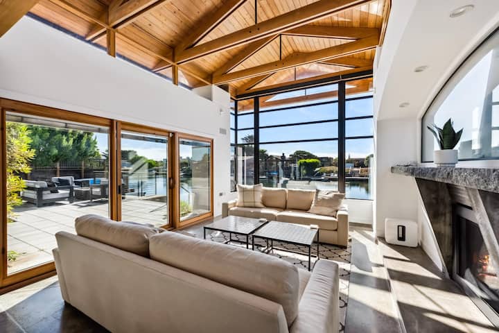 Remodeled Stinson Seadrift Lagoon Escape - Stinson Beach, CA