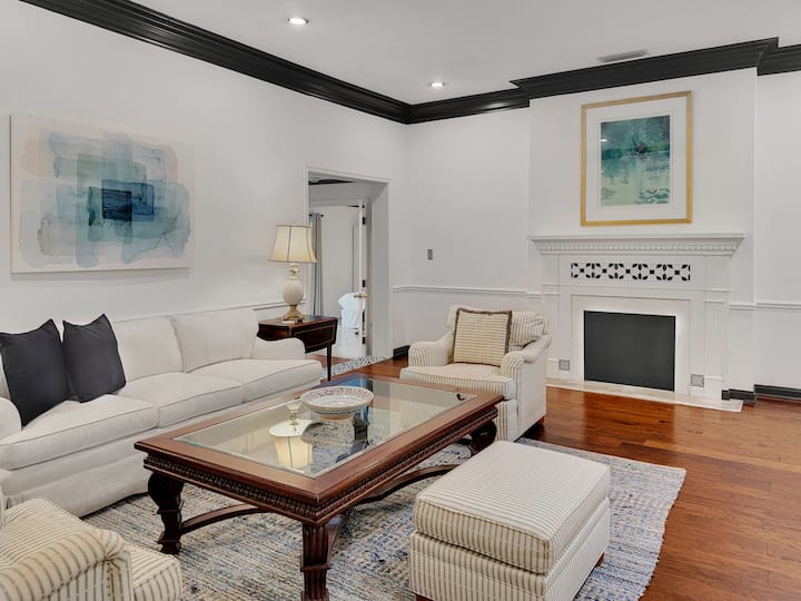Coastal Paradise With Pool– Walk To The Beach! - Fort Lauderdale, FL