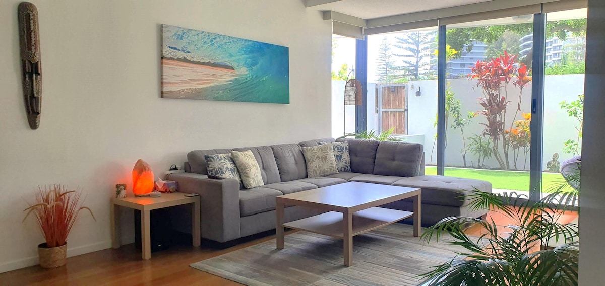 Propriété Airbnb réussie: Burleigh Beach Pad with FREE Netflix & WiFi à Burleigh Heads