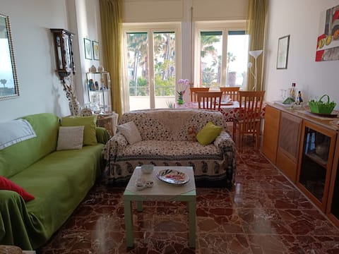 Annuncio Airbnb popolare: Riccio di Mare - Large and bright flat on the sea a Siracusa