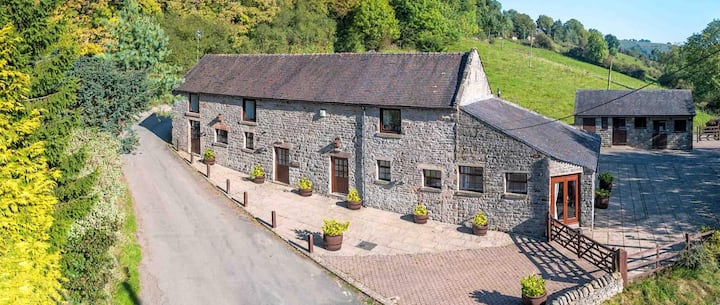 Charming Peak District Cottage For 16 Guests - Leek