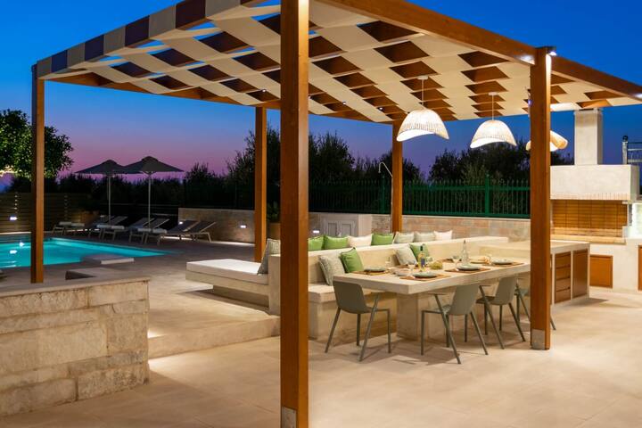 Estella Villa – Pool, BBQ & Magnificent Views gallery image 3