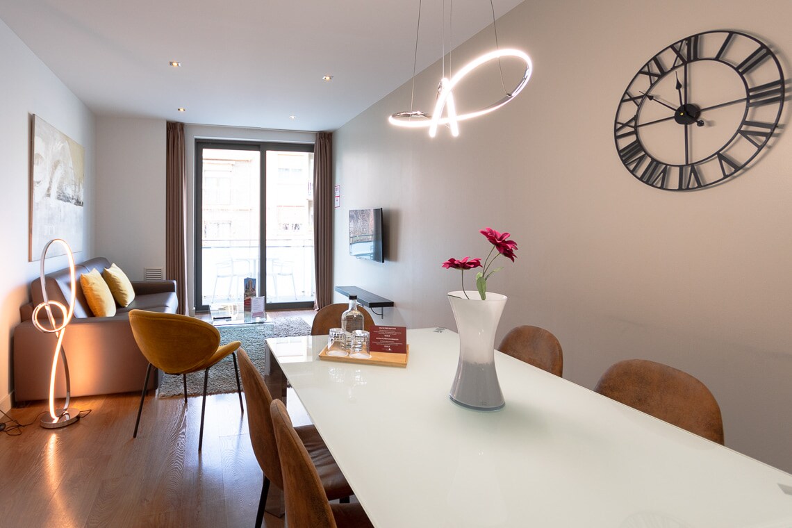 Top performing Airbnb: Amazing 2-bedroom apartment Sagrada Familia in La Sagrada Família