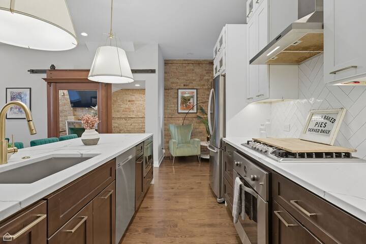 Impeccable 5-Bed Wrigleville Beauty gallery image 3