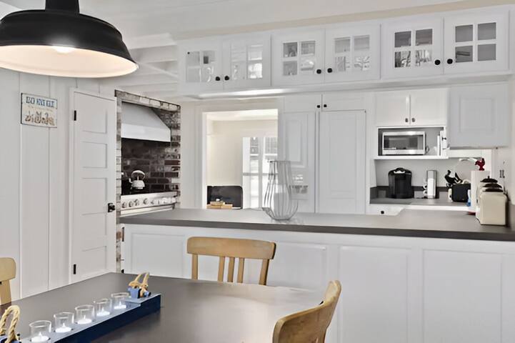 Capitola Beach house on Riverwalk w/dock by Ocean gallery image 4