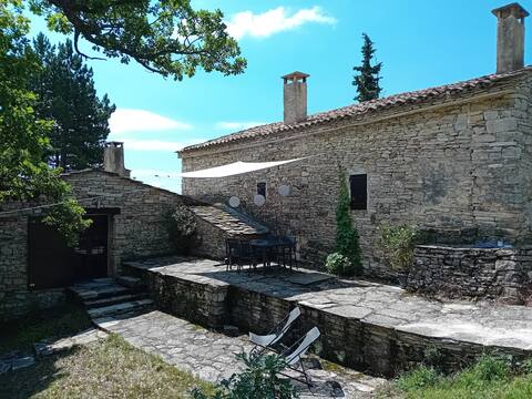 Gite en Provence
2 pers + pool
