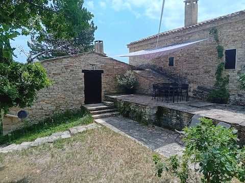 "Le Marguis" cottage in Provence
2 people + pool