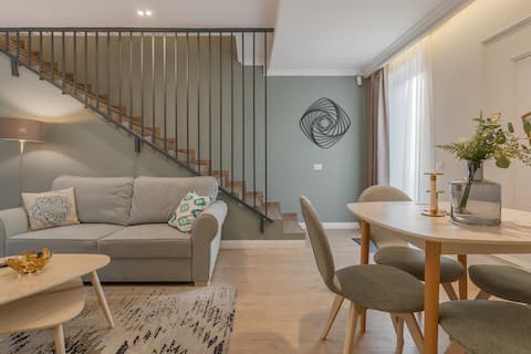 Dozsa Residence Three, split level apartment