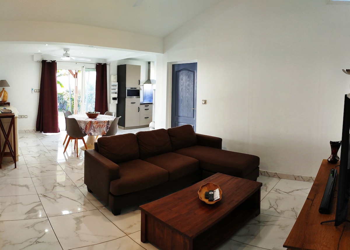 Airbnb con mejor rendimiento: "Les Cocotiers" House en Petite île