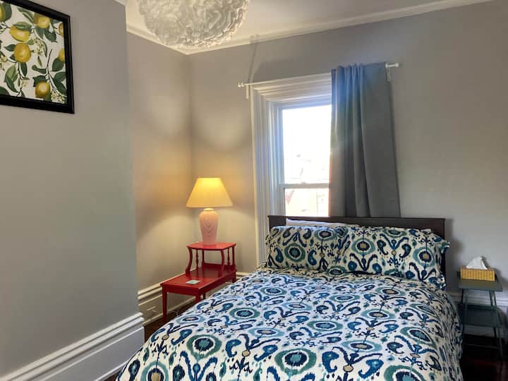 Ორადგილიანი საწოლი პირველ საძინებელში