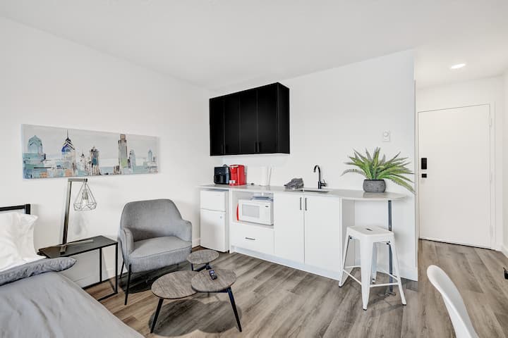 King Exec W Kitchenette Suite Modern And Trendy! - Westlake