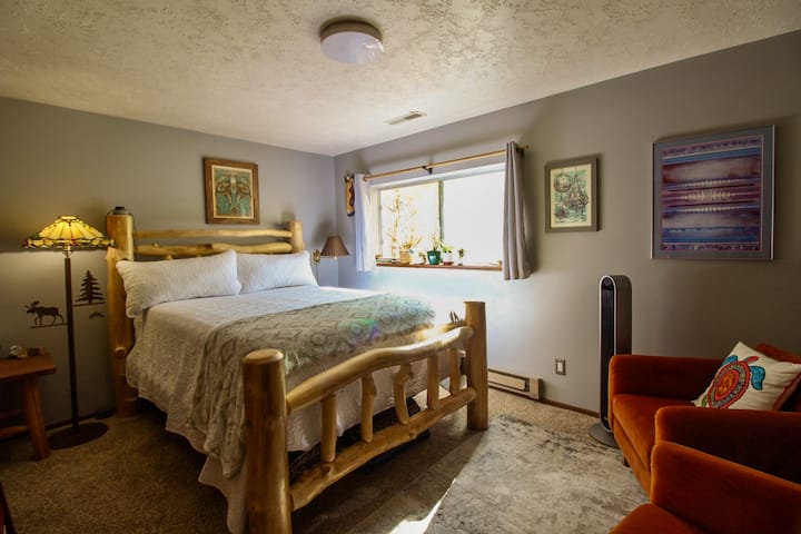 Na katu Spavaća soba 3 s madracem od memorijske pjene i TV-om od 60 inča