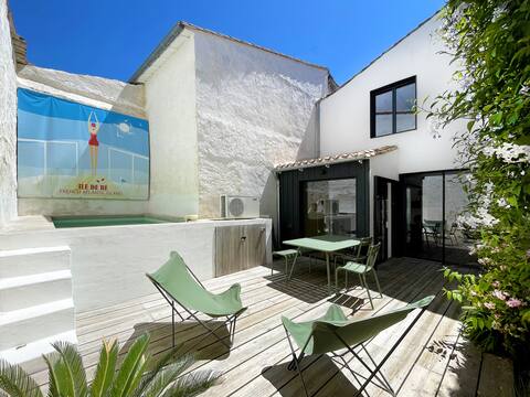 Architect-designed house with heated pool