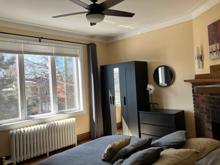 3-bedroom, Large, Sunny, Upper Duplex Near Snowdon Metro - Montreal