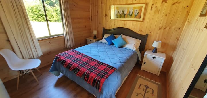 เตียงบ็อกซ์สปริง 2 ที่นั่ง นักสเก็ตอ่านหนังสืออิสระและตู้เสื้อผ้าขนาดใหญ่