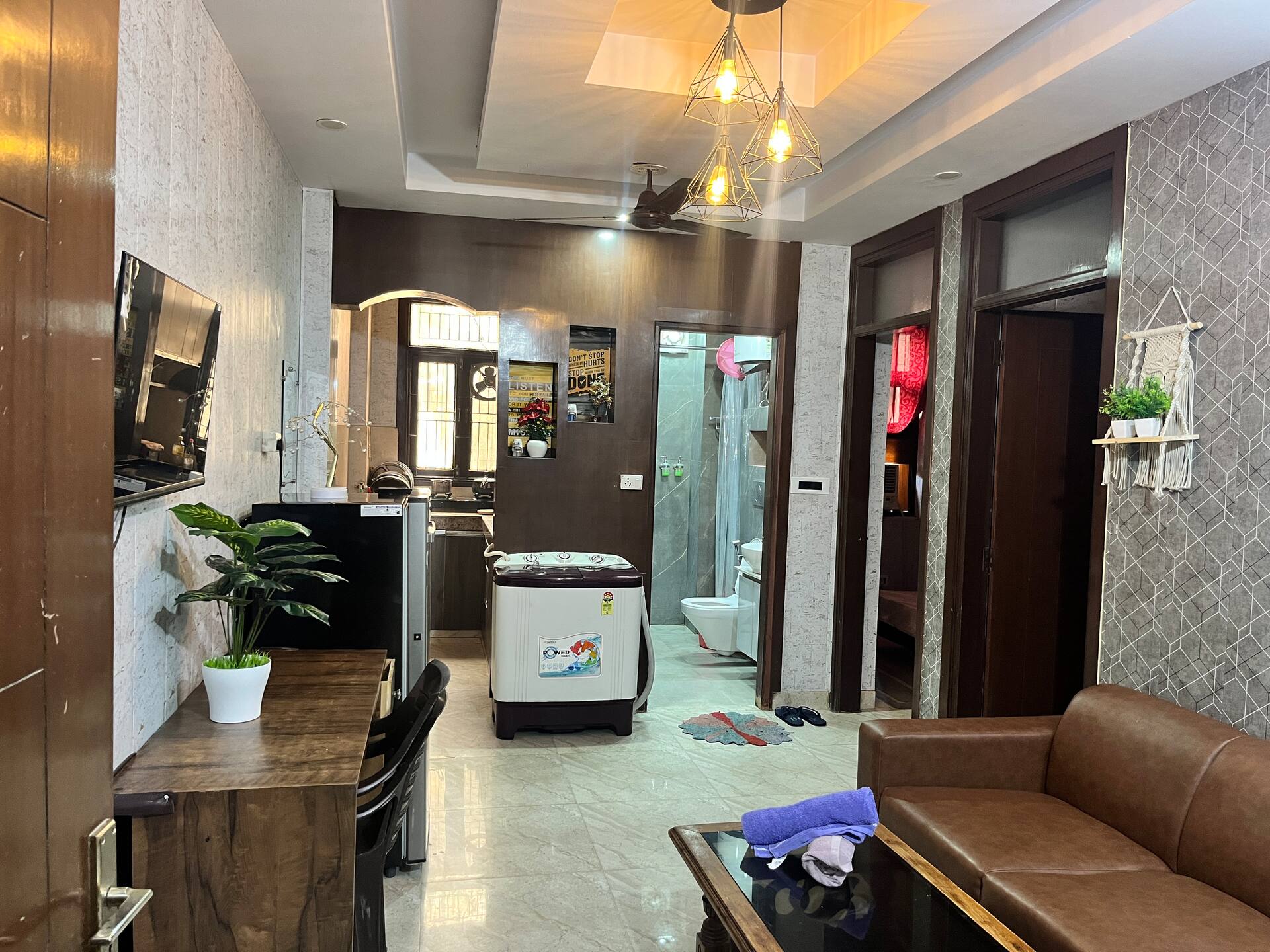 Private 2BHK |AC|Lift | Near Palam Metro & Airport