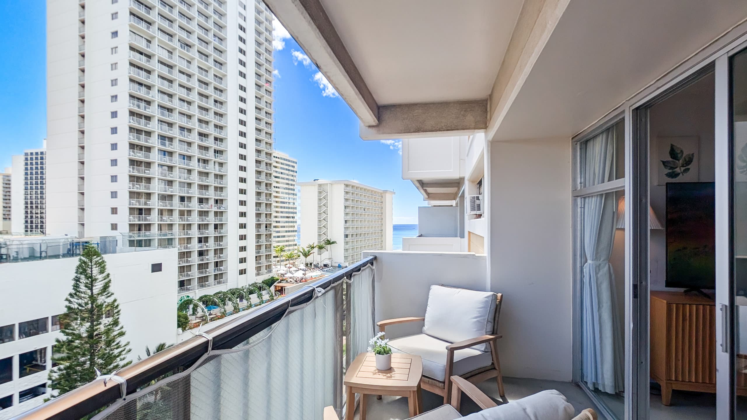 Condo in Honolulu · ★4.91 · 3 bedrooms · 5 beds · 2 private baths - Image 33
