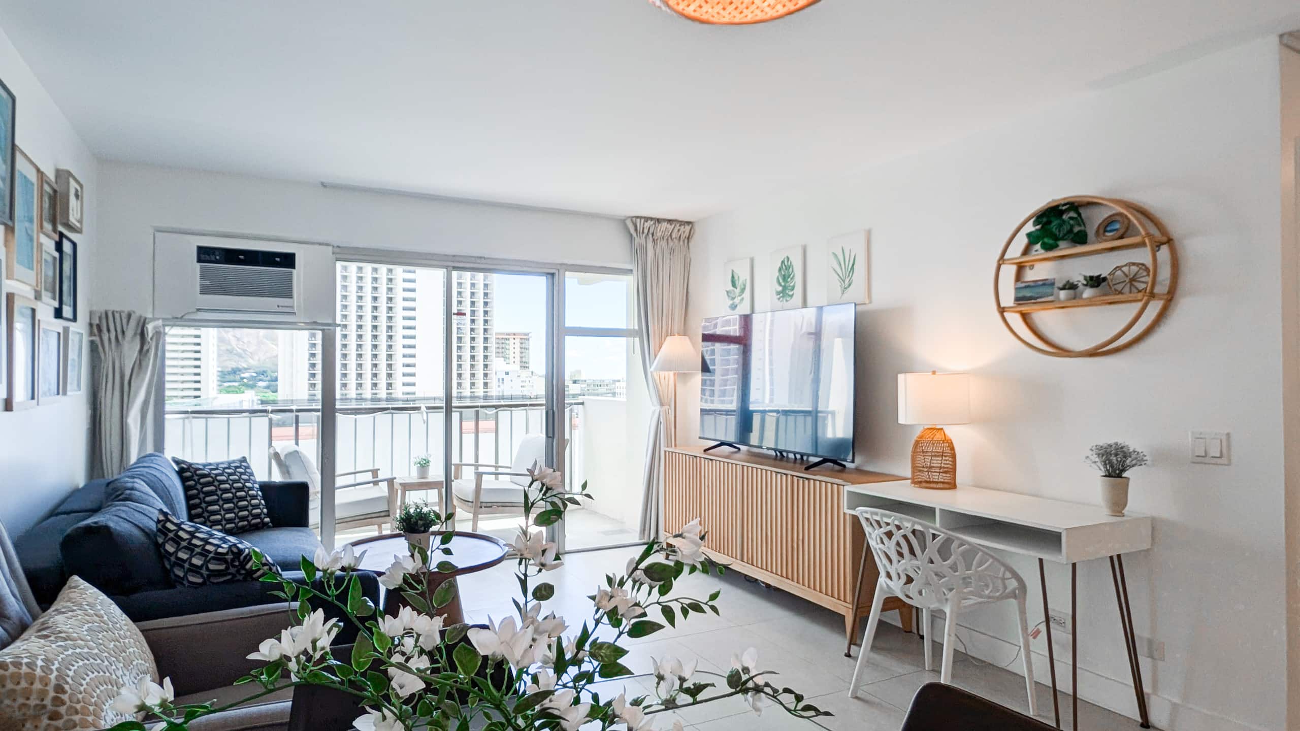 Condo in Honolulu · ★4.91 · 3 bedrooms · 5 beds · 2 private baths - Image 10