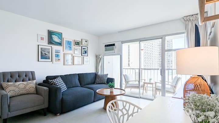High Floor 2br/2ba+den Partial Ocean View 1parking - Honolulu