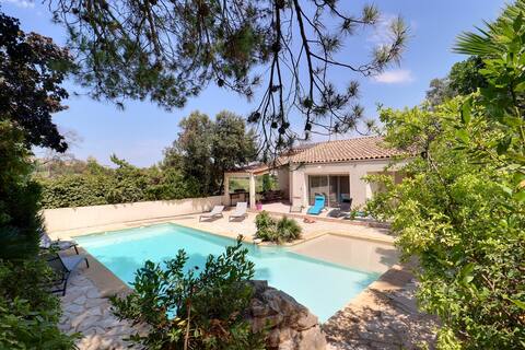 Light and quiet villa 140m2, S. pool, View on golf