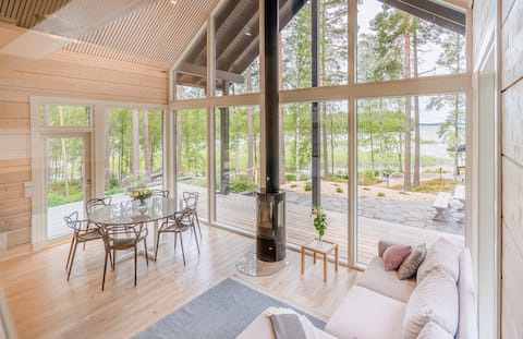Private Lakefront Cabin w/ Sauna and Hot Tub*