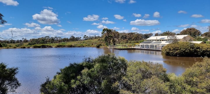 Lakeside Rammed Earth Paradise On 25 Acres - Bendigo