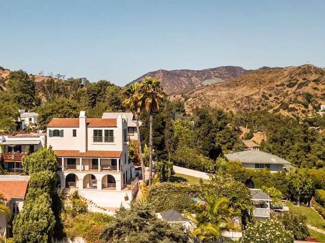 Architectural Alchemy: Light & Water on Clifftop gallery image 2