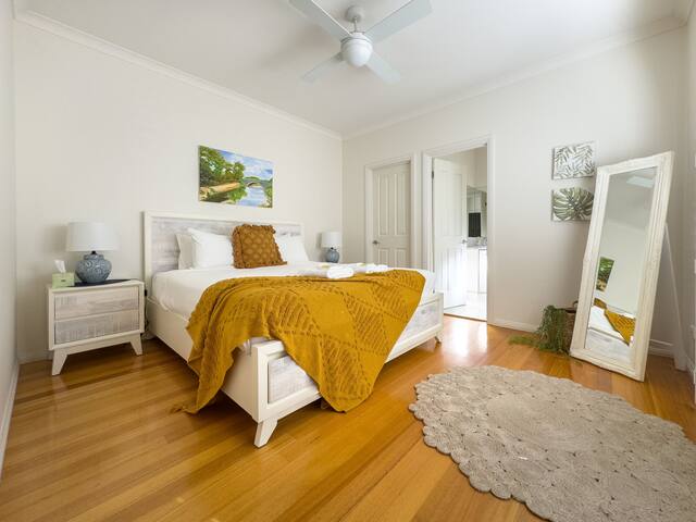 Views on Montpellier – Breathtaking Mountain Views gallery image 4