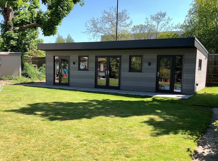 Unique Contemporary Self Contained Garden Room - Croydon