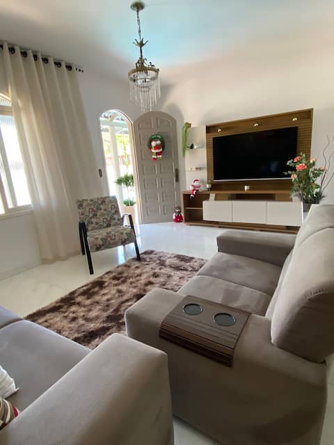 Top Airbnb: House with pool near Beto Carrero and beaches. em Penha
