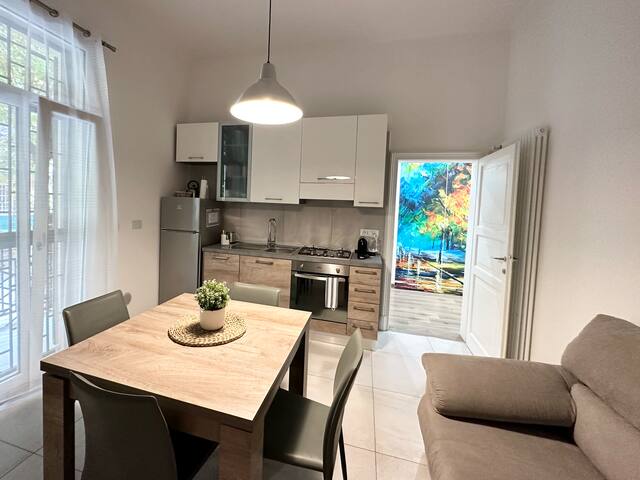 Biancospino Apartment, private garden, Sant’Orsola