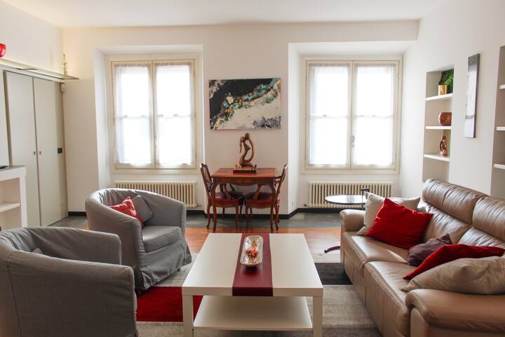 Bright elegant apt close to Metro Duomo & Cadorna