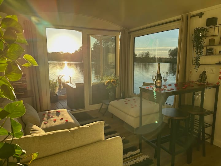 Honeymoon Island: B&b Incl. Rivercruise & Sauna - Naarden